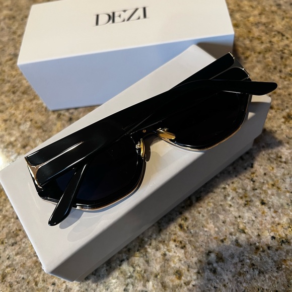 Dezi Charge It in Dark Smoke - Picture 4 of 5